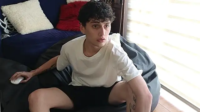 mrpicklesx23 online show from February 3, 7:52 pm