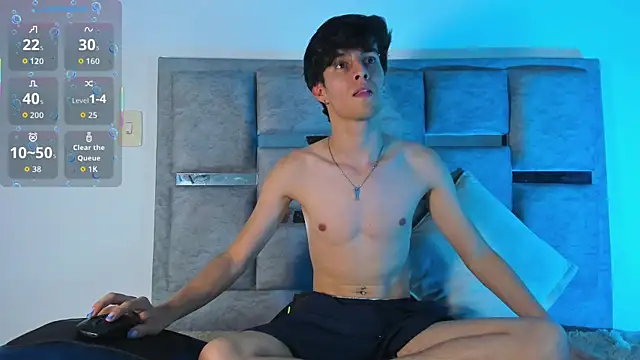 axxxel twink online show from May 1, 3:10 am