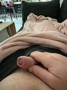 petitsexe52 online show from March 10, 1:17 pm