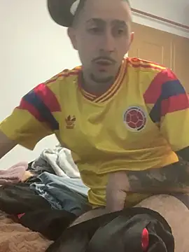 robeertiito online show from April 24, 6:32 pm