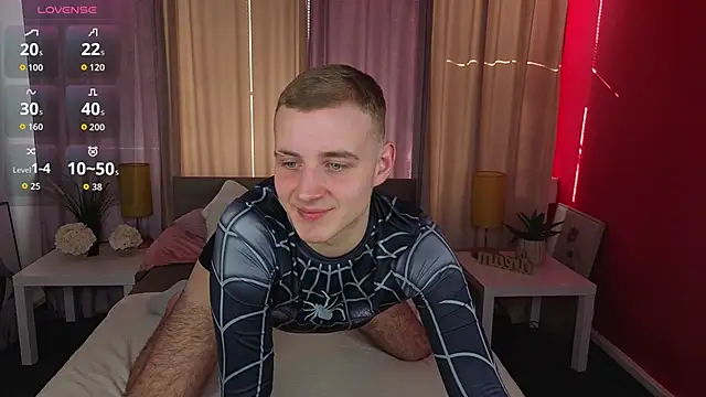 HereAlexColee online show from March 21, 2:32 pm