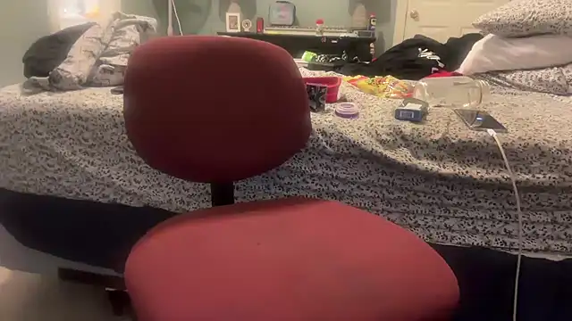 TrndSettr online show from March 19, 12:47 am