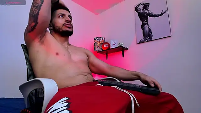 LiamReigns  online show from April 23, 10:01 pm