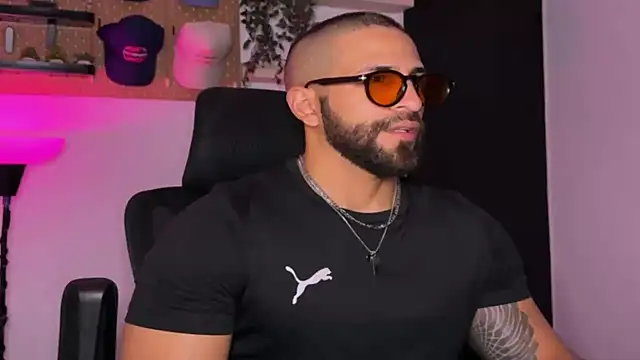 SamDornan51 online show from April 25, 1:19 am