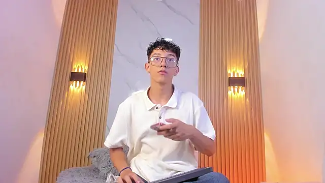 Christopher Hunter online show from March 12, 8:16 pm