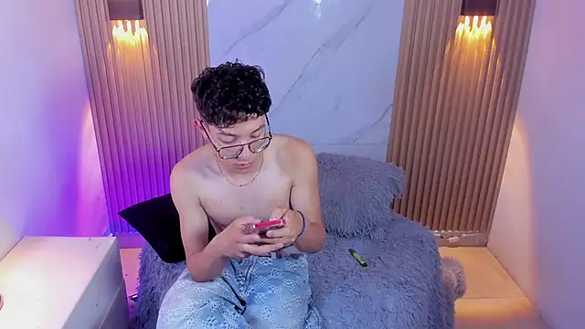 Christopher Hunter online show from March 14, 9:44 pm