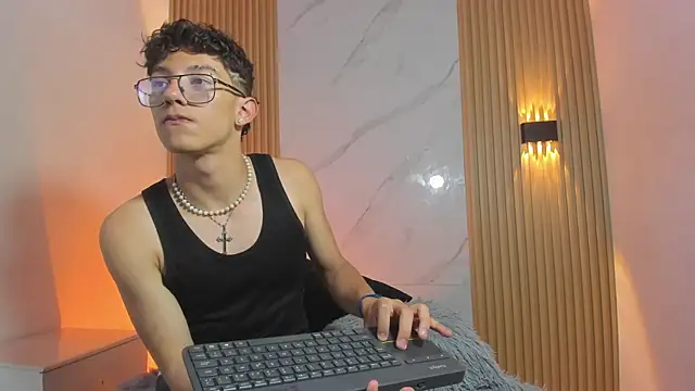 Christopher Hunter online show from March 25, 3:54 am