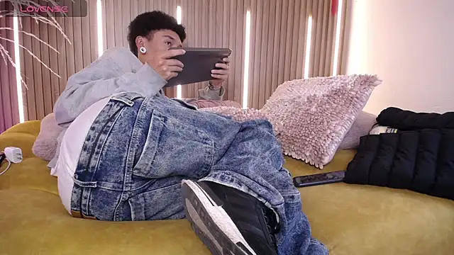 David Banks  online show from March 18, 12:52 pm