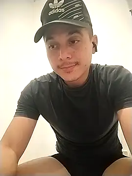 Reuss25 online show from April 21, 12:00 pm