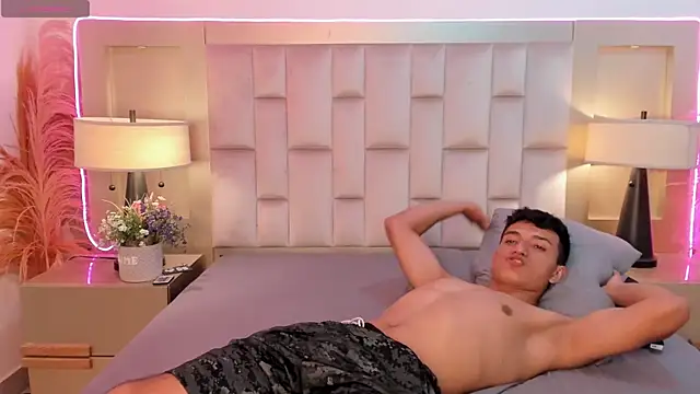 Nikoll and Ryan online show from February 19, 6:37 pm