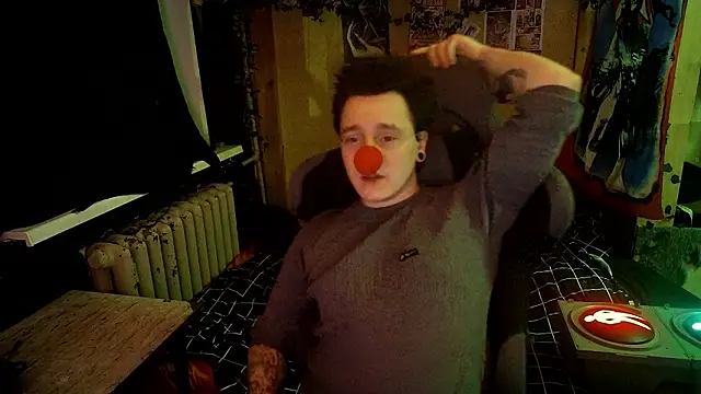 iloveCrocodiles online show from February 1, 12:20 am