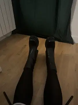 LuxeReign online show from February 8, 2:54 pm