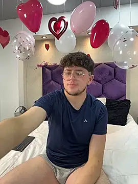 Noah Wiliams online show from February 11, 8:25 pm