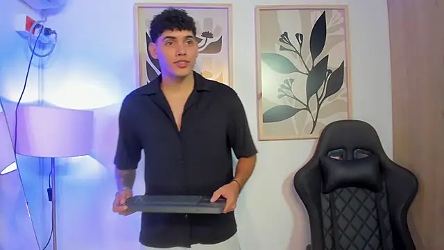 justin payn14 online show from April 29, 3:11 am