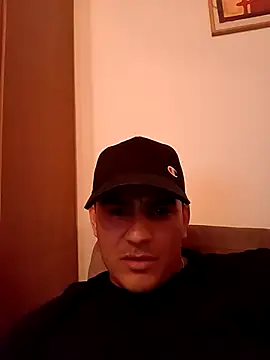 Riccardozz online show from May 1, 1:32 am