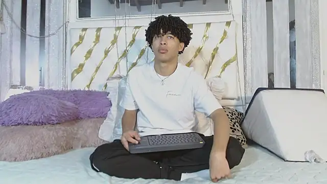 ian smith  online show from April 14, 12:05 pm