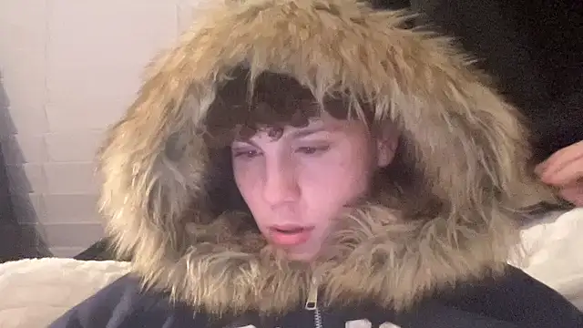 skinnytwinkk online show from February 6, 3:25 am