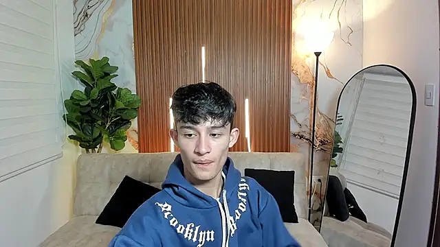 Patrick Howland  online show from April 28, 3:33 am