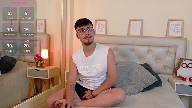 Aiden Gray online show from February 16, 8:07 pm