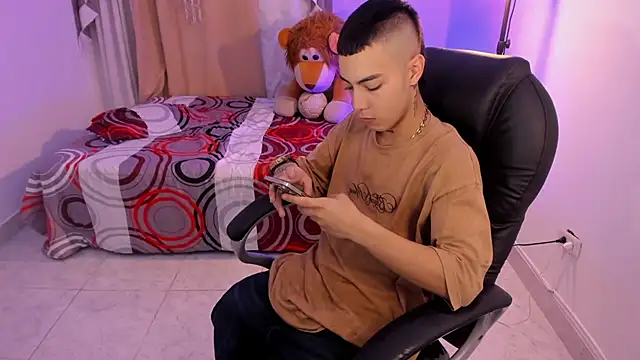 Dereck Boy  online show from May 11, 4:03 am
