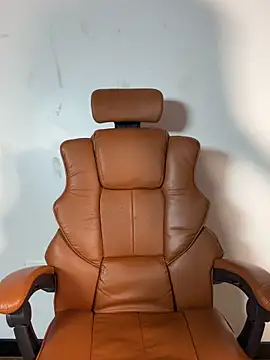 ARON LUXX online show from April 8, 3:10 pm