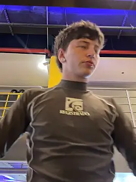 ARON LUXX online show from April 19, 6:10 pm