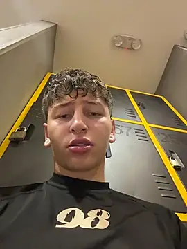 ARON LUXX online show from April 29, 5:30 pm