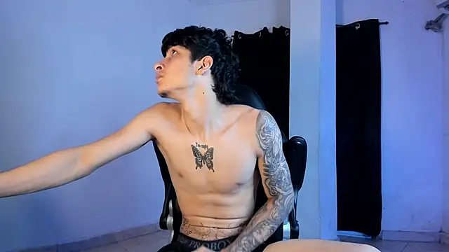 SnakeVelvet2 online show from February 4, 5:35 am