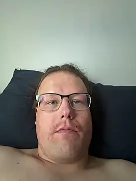 RaeganV online show from April 10, 8:38 pm