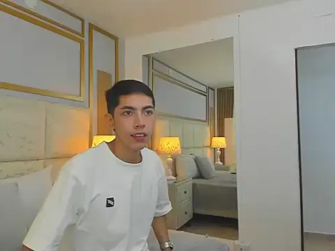 ValentinColins online show from February 15, 2:25 pm