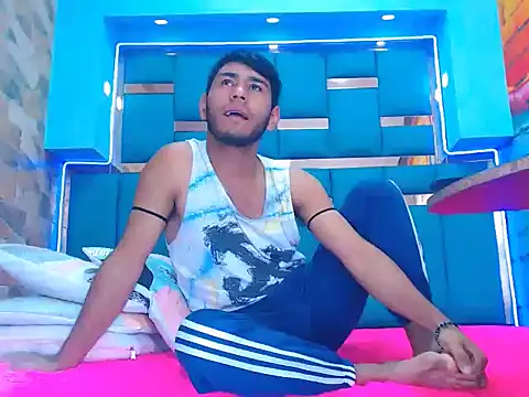 warmNoah online show from March 7, 8:06 pm