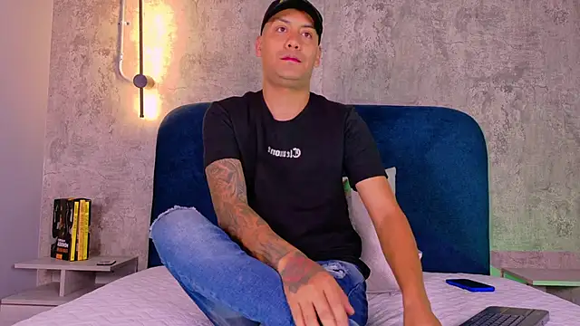 TommyBlue  online show from February 25, 6:53 pm