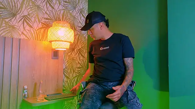 TommyBlue  online show from February 17, 6:18 pm