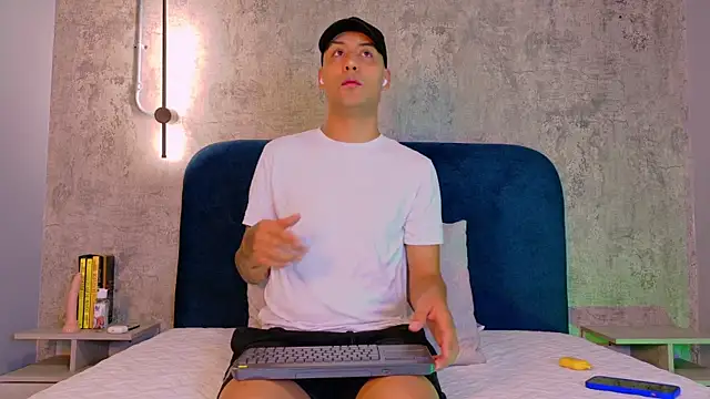 TommyBlue  online show from February 24, 6:30 pm