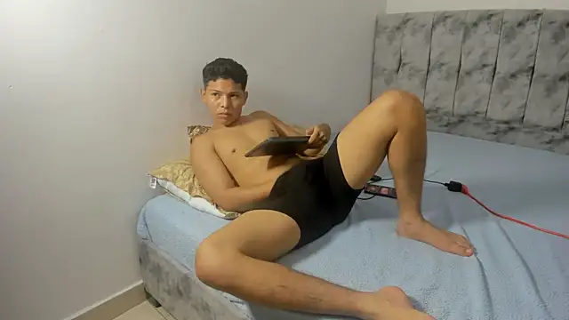 maykyboyx online show from March 5, 11:45 pm