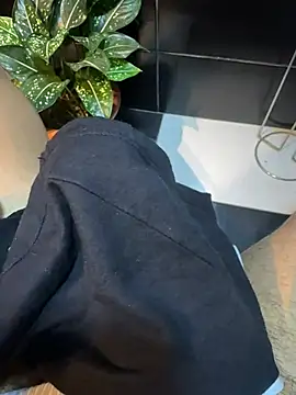 pikademel 18 online show from February 8, 6:30 am