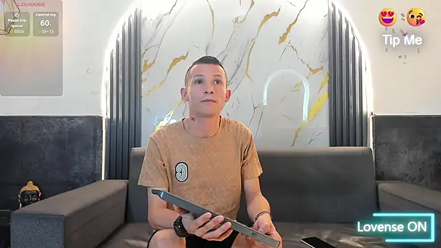 Isaak 26 online show from April 8, 1:17 am