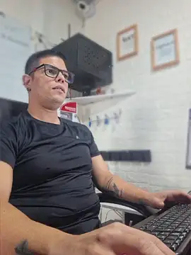 anndyhardy15 online show from March 29, 3:45 pm