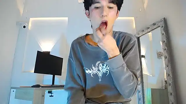 jullian ricci online show from May 21, 7:29 pm