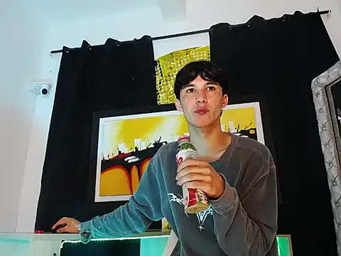 jullian ricci online show from March 24, 8:35 pm