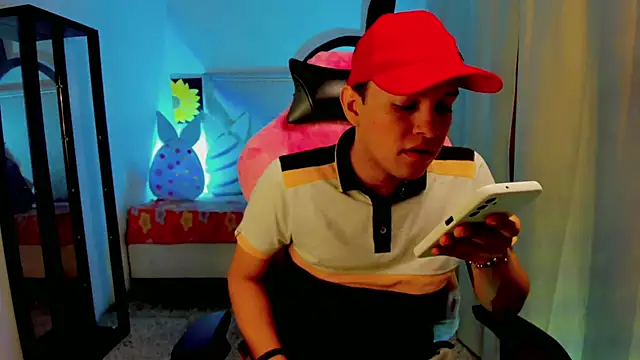 Top and bottom online show from April 6, 8:42 pm