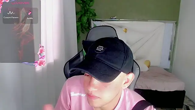 Top and bottom online show from April 18, 8:42 pm