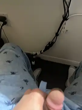 awesomemilkss online show from March 17, 6:05 am