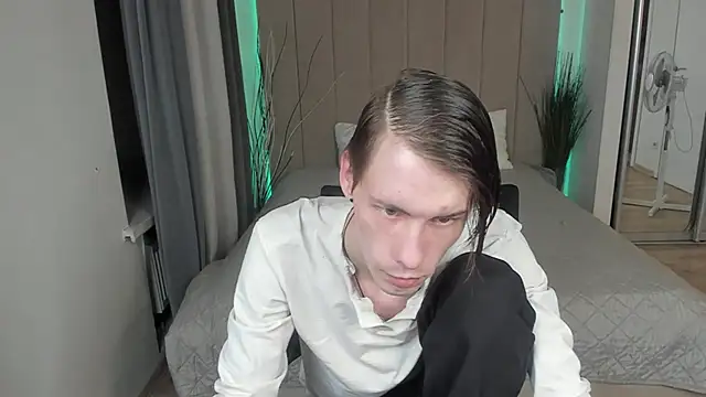 Snapshot of Erick_Wilson chatting on March 12, 6:44 pm Erick Wilson online show from March 12, 6:44 pm