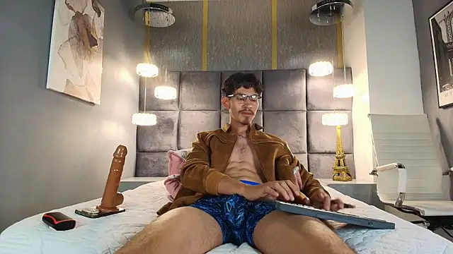 skinny jean  online show from May 4, 7:59 pm