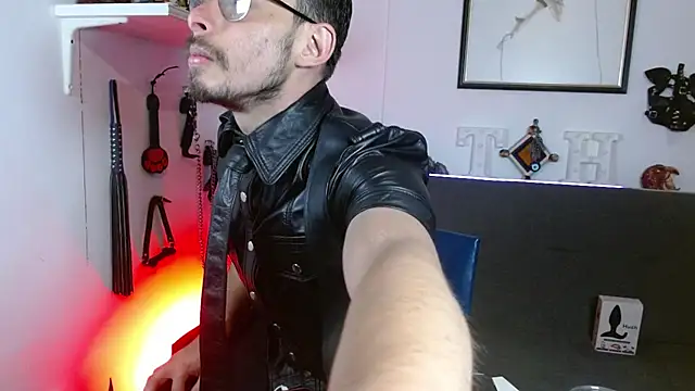 Thom sam  online show from March 11, 1:01 am