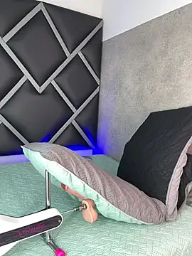 Lucian-greyy online show from May 12, 6:44 am