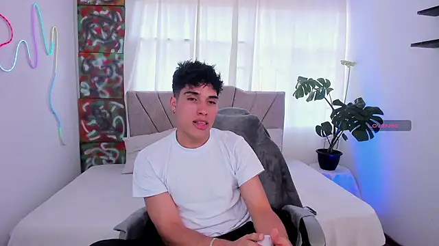 thiagoswan online show from February 17, 7:35 pm