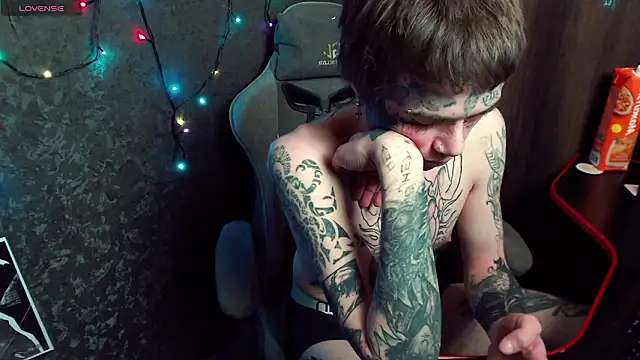 1onelycrystal online show from February 15, 7:00 pm