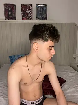 YourFavouriteTwink online show from March 5, 8:05 pm